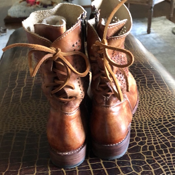 Brown distressed boots, excellent condition, non smokers home - Picture 2 of 3